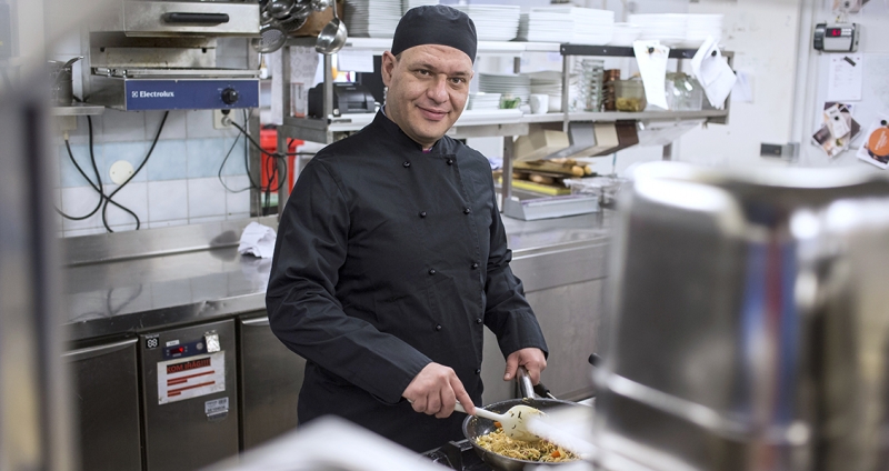 Kocken Mohamad fick jobb efter snabbspåret