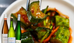 Svala vita viner till heta gurksalladen