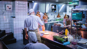 Snabbutredning ska ta fram undantag för nya lönekravet