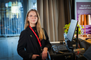 Hon får 3 000 kronor att träna för