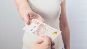 Fyra extra läsvärda om lönen