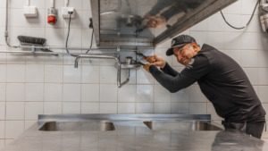 Farid får inte nog av jobbet